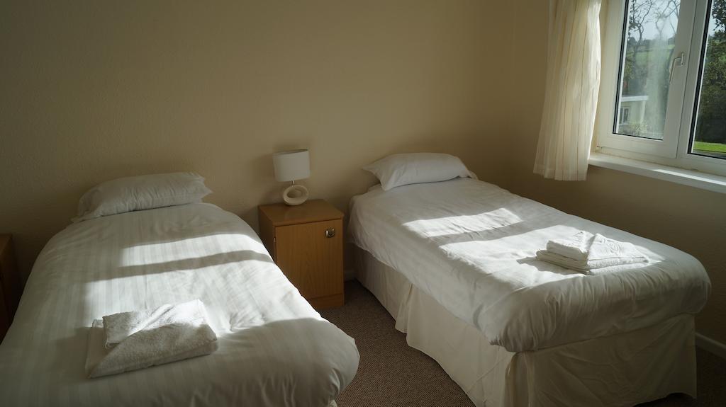 The Cardinals Hatt Ltd Motel Saltash Room photo