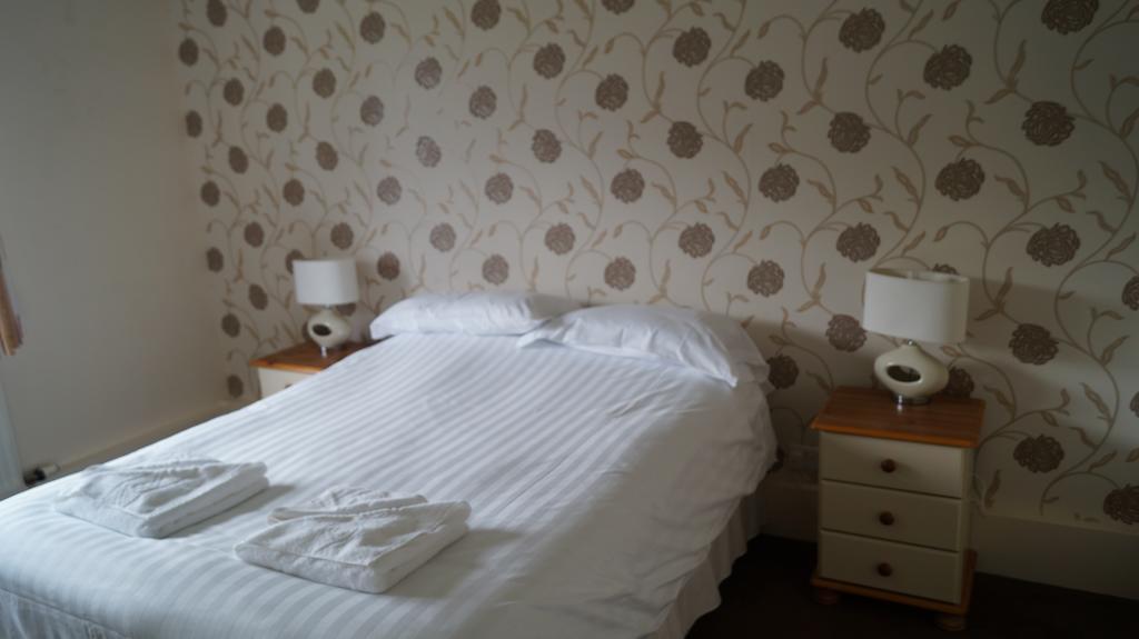 The Cardinals Hatt Ltd Motel Saltash Room photo