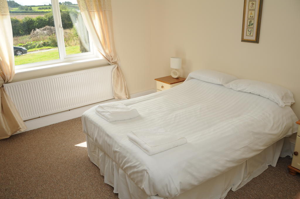 The Cardinals Hatt Ltd Motel Saltash Room photo